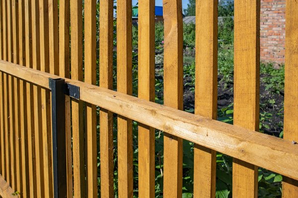 Clôture en châtaignier: élégance et durabilité